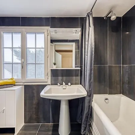 Charmante Maison De 240 M2 Avec Batisse Supplementaire Independante *