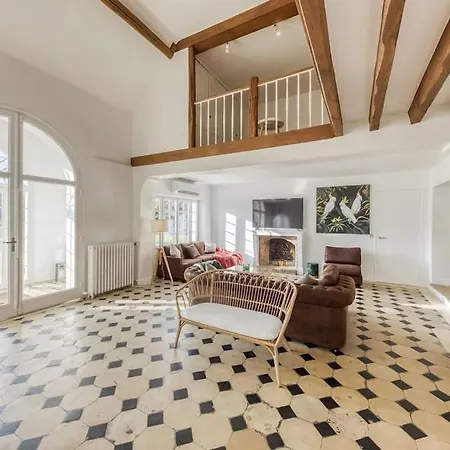 Charmante Maison De 240 M2 Avec Batisse Supplementaire Independante *